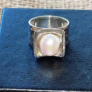 Silpada Hammered Floating Pearl Ring